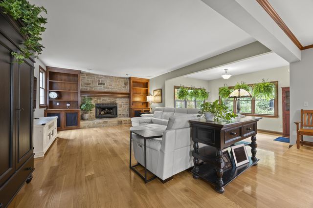 9776 Erin Woods Drive, Dublin, OH 43017