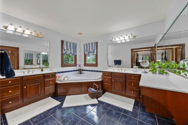 9776 Erin Woods Drive, Dublin, OH 43017