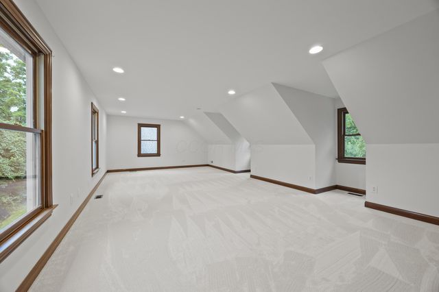 9776 Erin Woods Drive, Dublin, OH 43017