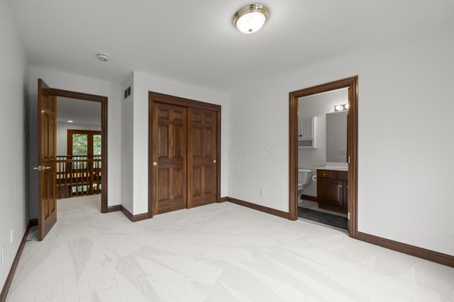 9776 Erin Woods Drive, Dublin, OH 43017
