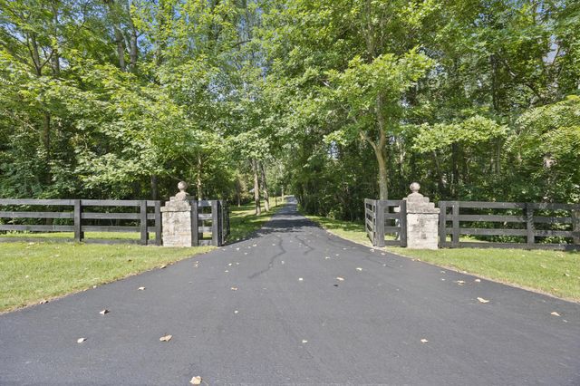 9776 Erin Woods Drive, Dublin, OH 43017
