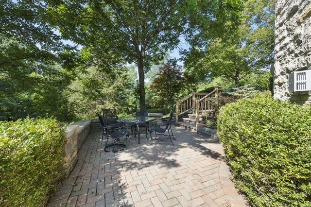 9776 Erin Woods Drive, Dublin, OH 43017
