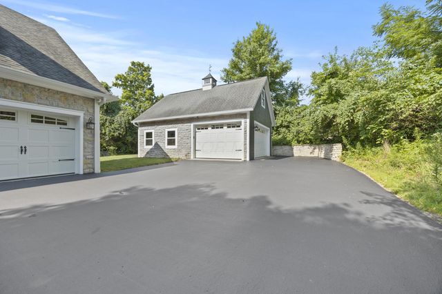 9776 Erin Woods Drive, Dublin, OH 43017