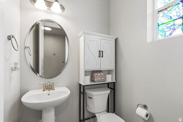 3233 W 2500 N, Clinton, UT 84015