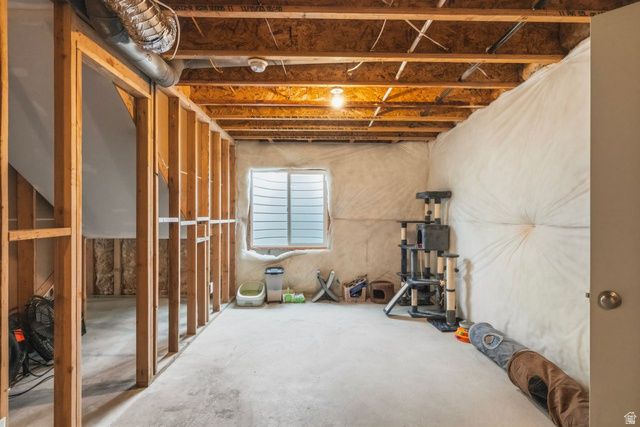 3233 W 2500 N, Clinton, UT 84015