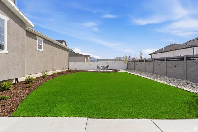 3233 W 2500 N, Clinton, UT 84015