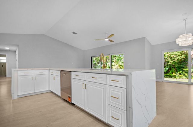 7620 Texas Trail, Boca Raton, FL 33487