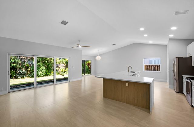 7620 Texas Trail, Boca Raton, FL 33487
