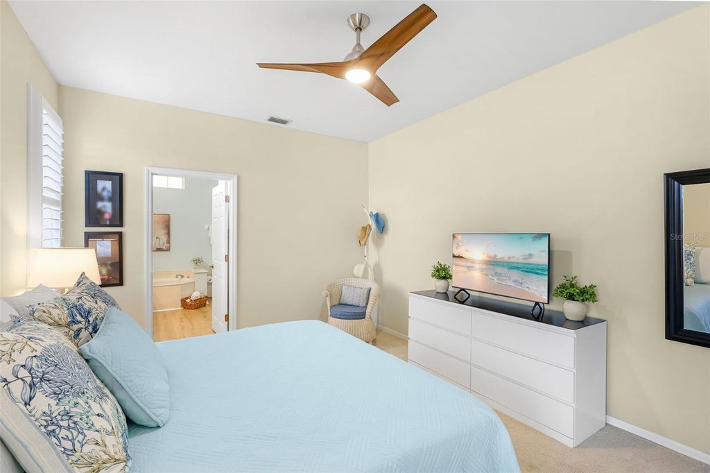 Image 20 of property listing at 11371 PERICO ISLE CIRCLE, Bradenton, FL 34209