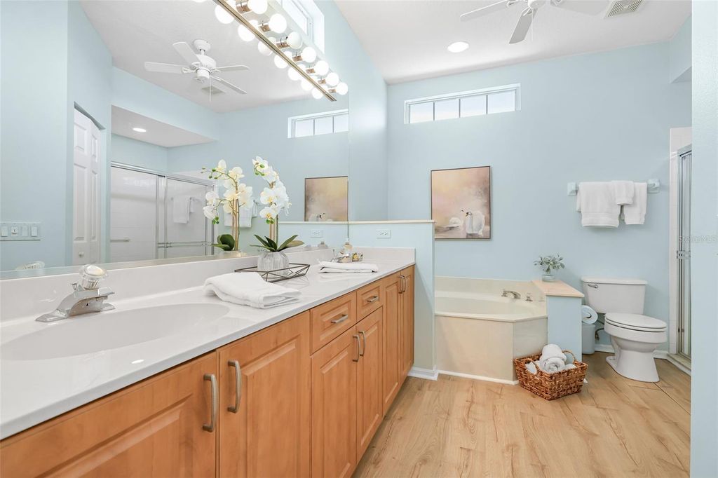 Image 22 of property listing at 11371 PERICO ISLE CIRCLE, Bradenton, FL 34209