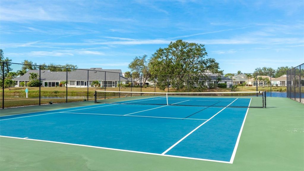 Image 54 of property listing at 11371 PERICO ISLE CIRCLE, Bradenton, FL 34209