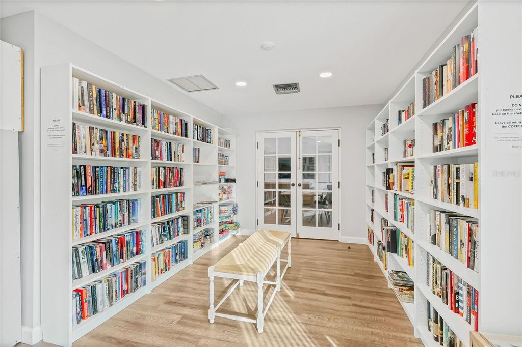 Image 66 of property listing at 11371 PERICO ISLE CIRCLE, Bradenton, FL 34209