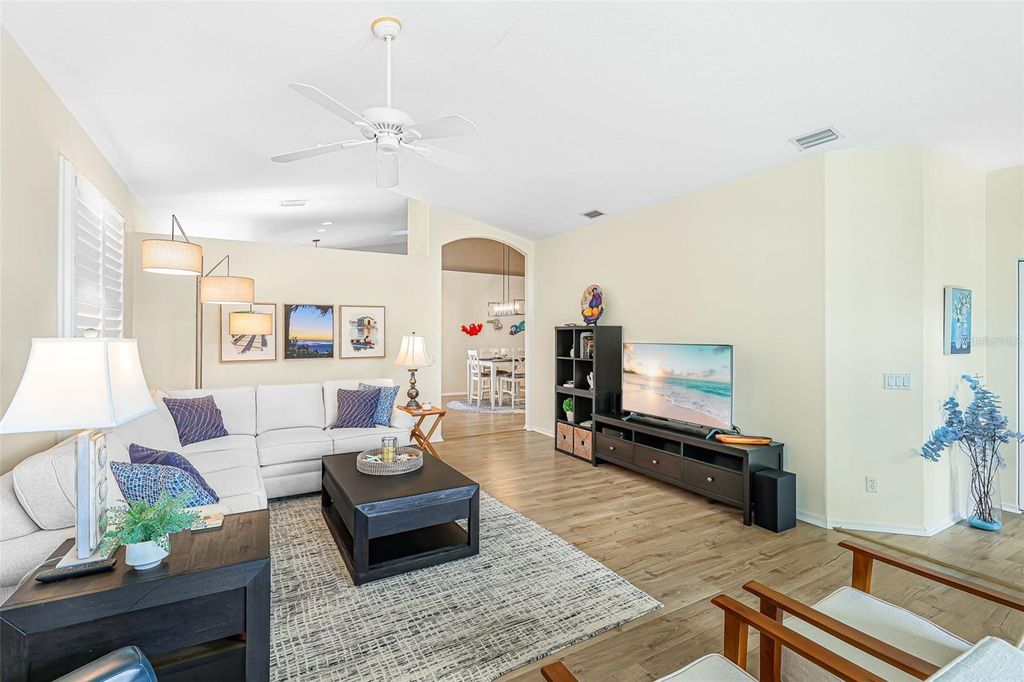 Image 8 of property listing at 11371 PERICO ISLE CIRCLE, Bradenton, FL 34209