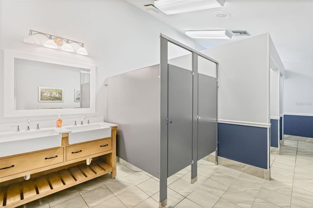 Image 74 of property listing at 11371 PERICO ISLE CIRCLE, Bradenton, FL 34209