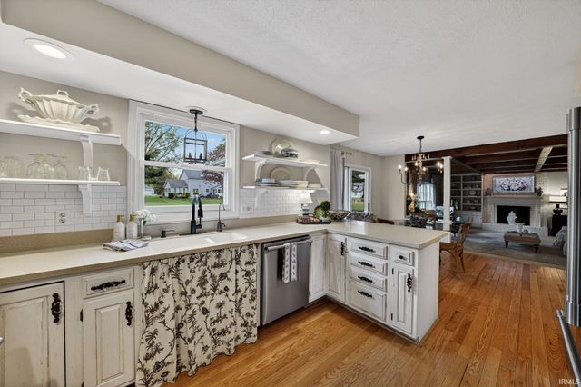 15587 Signal Hill Court, Granger, IN 46530