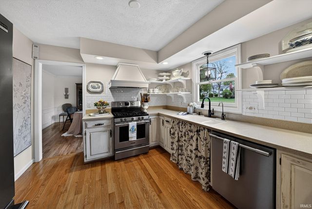 15587 Signal Hill Court, Granger, IN 46530
