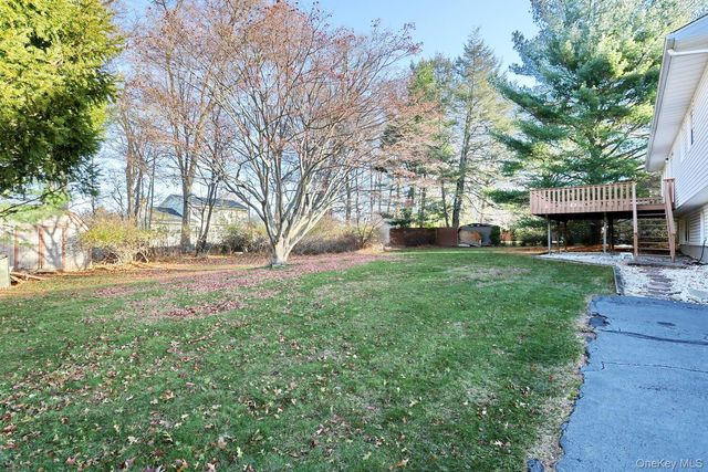 12 Van Gogh Lane, Airmont, NY 10901