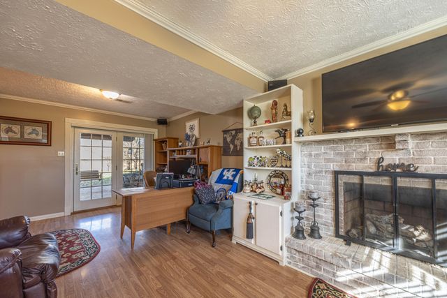 422 Bourbon Acres Road, Paris, KY 40361