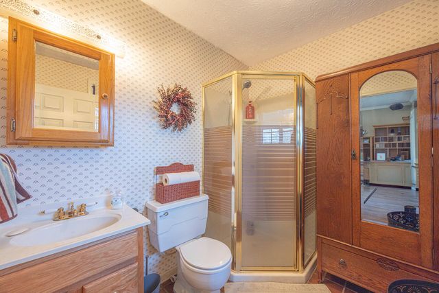 422 Bourbon Acres Road, Paris, KY 40361