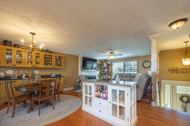 422 Bourbon Acres Road, Paris, KY 40361