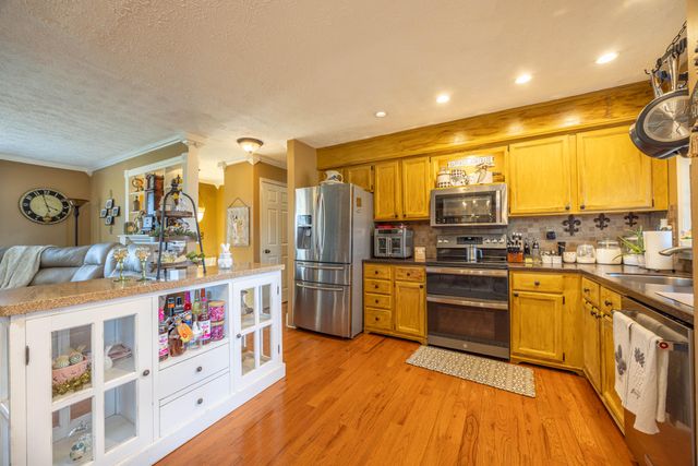 422 Bourbon Acres Road, Paris, KY 40361