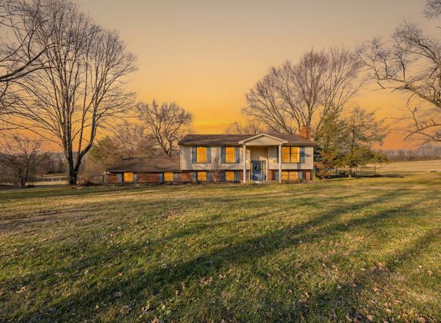422 Bourbon Acres Road, Paris, KY 40361