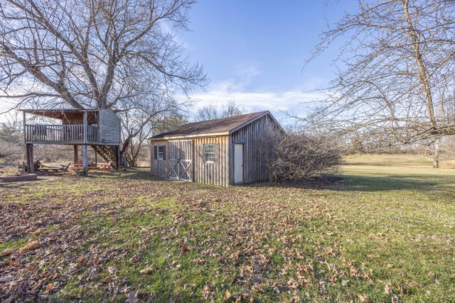 422 Bourbon Acres Road, Paris, KY 40361