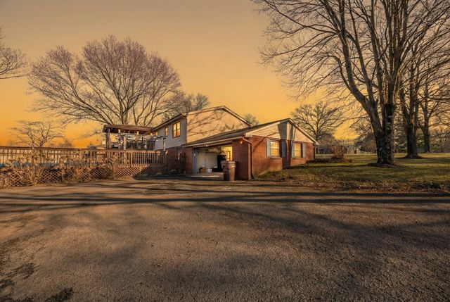 422 Bourbon Acres Road, Paris, KY 40361