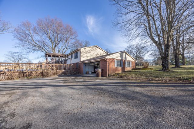 422 Bourbon Acres Road, Paris, KY 40361