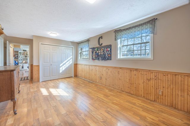 422 Bourbon Acres Road, Paris, KY 40361