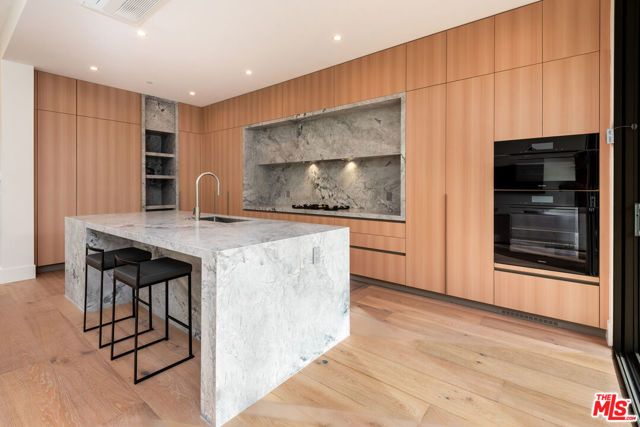 6132 Maryland Drive, Los Angeles, CA 90048