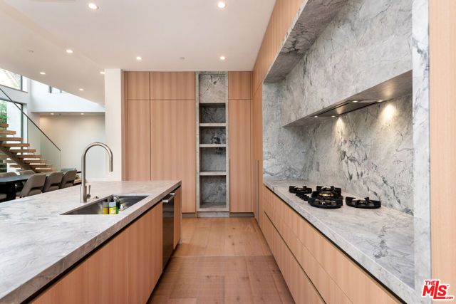 6132 Maryland Drive, Los Angeles, CA 90048