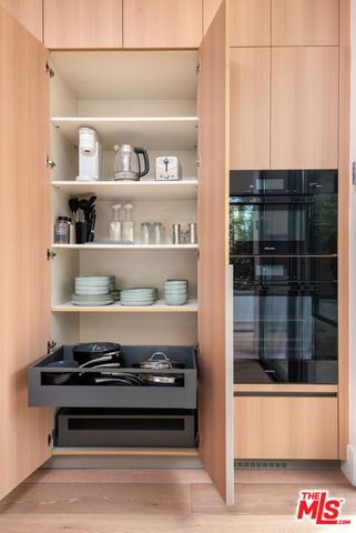 6132 Maryland Drive, Los Angeles, CA 90048