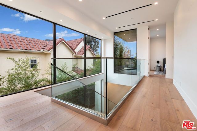 6132 Maryland Drive, Los Angeles, CA 90048