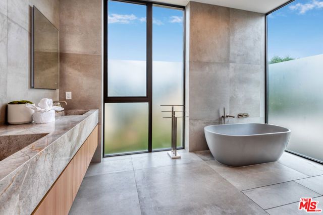 6132 Maryland Drive, Los Angeles, CA 90048