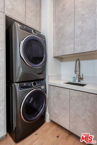 6132 Maryland Drive, Los Angeles, CA 90048