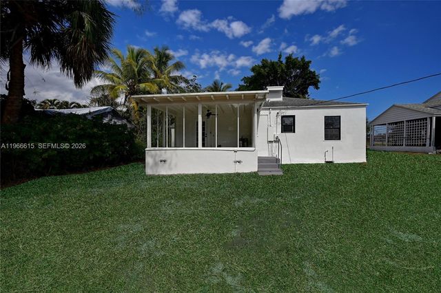 816 Tuscaloosa St, West Palm Beach, FL 33405