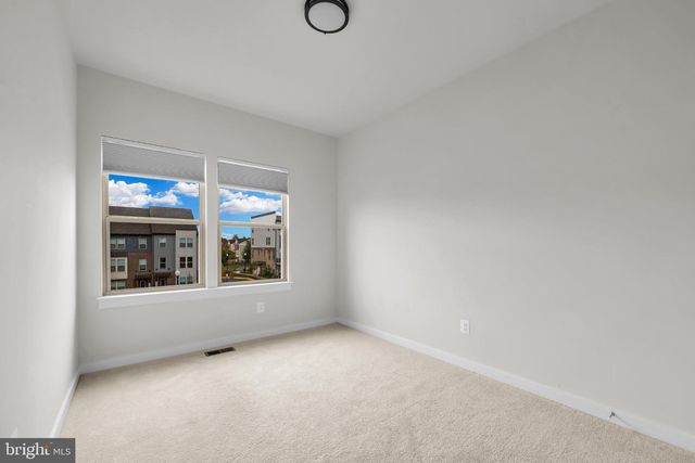 2128 GLACIER RD, Herndon, VA 20170