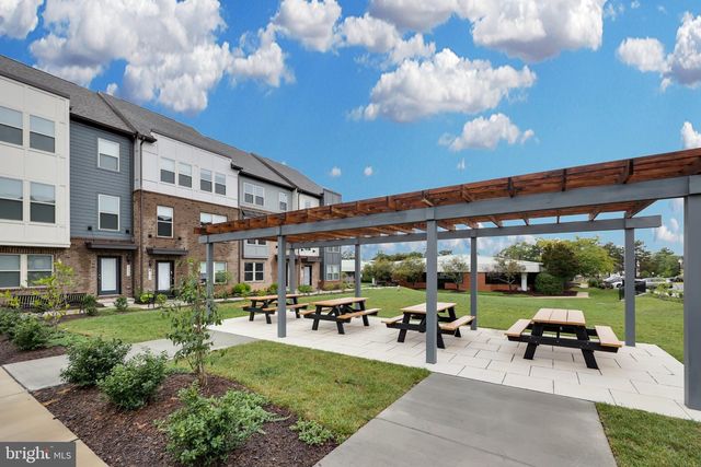 2128 GLACIER RD, Herndon, VA 20170