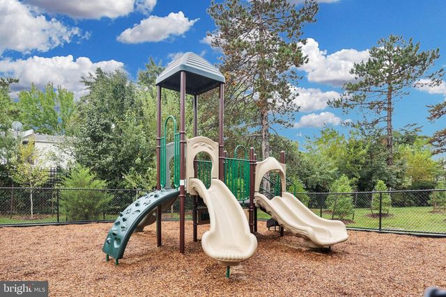 2128 GLACIER RD, Herndon, VA 20170