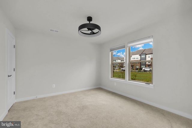 2128 GLACIER RD, Herndon, VA 20170