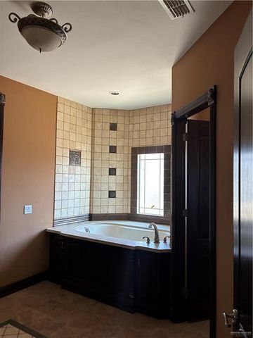 286 E Navajo Drive, Rio Grande City, TX 78582