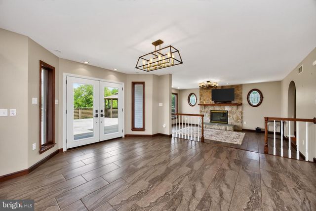 24 LEHMANN DR, Douglassville, PA 19518