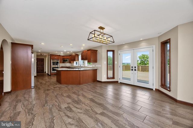 24 LEHMANN DR, Douglassville, PA 19518