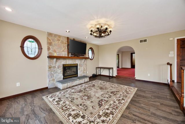 24 LEHMANN DR, Douglassville, PA 19518