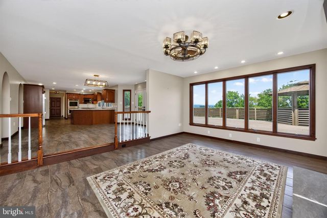 24 LEHMANN DR, Douglassville, PA 19518