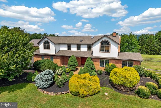 24 LEHMANN DR, Douglassville, PA 19518