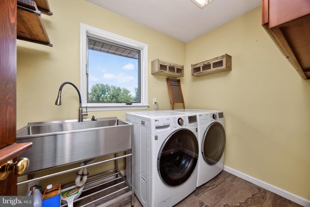 24 LEHMANN DR, Douglassville, PA 19518