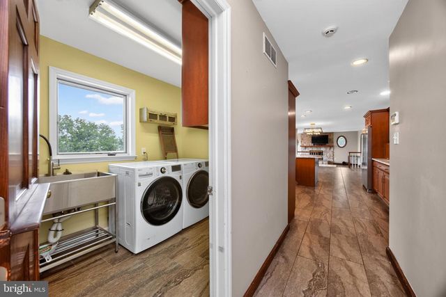 24 LEHMANN DR, Douglassville, PA 19518