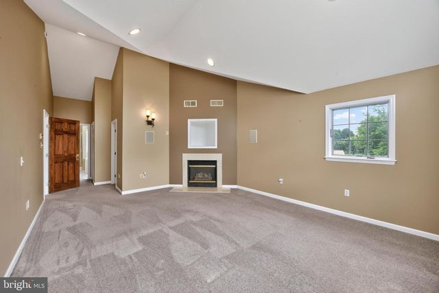24 LEHMANN DR, Douglassville, PA 19518